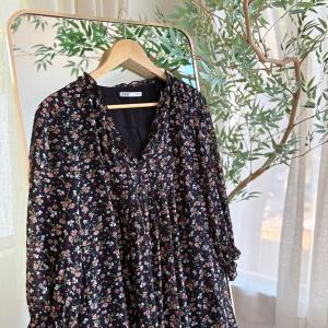 01.11 vestido corto negro estampado flores Zara .JPG