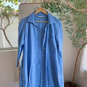 01.17 vestido camisero celeste Zara .JPG