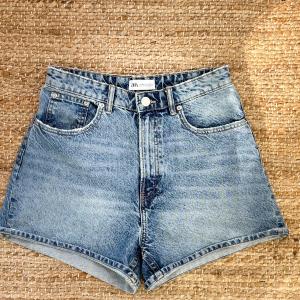 Short de Jeans Moms Azul ZARA 05.179.jpg