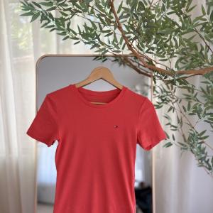 Remera Basica Naranja TOMMY 07.205.jpg