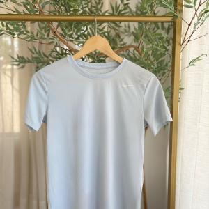 Remera Deportiva Celeste NIKE 07.211.jpg