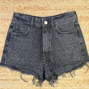 Short Negro con Detalles de Piedritas ZARA 07.227.jpg
