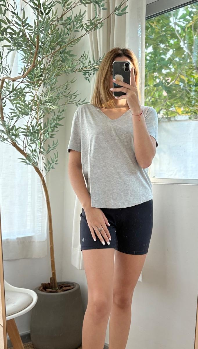 01.49 short deportivo negro high low .JPG